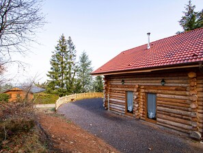 Property grounds - Nature Retreat: Cozy 6-Person Chalet Near Gérardmer - Hiking, Skiing & Baby-Friendly (Anould)