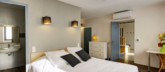 Spacious gîte with jacuzzi and garden in Montchal