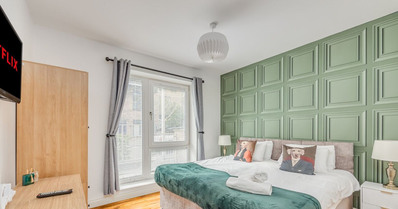 2 Schlafzimmer, Schreibtisch, Bügeleisen/Bügelbrett, Reisekinderbett
