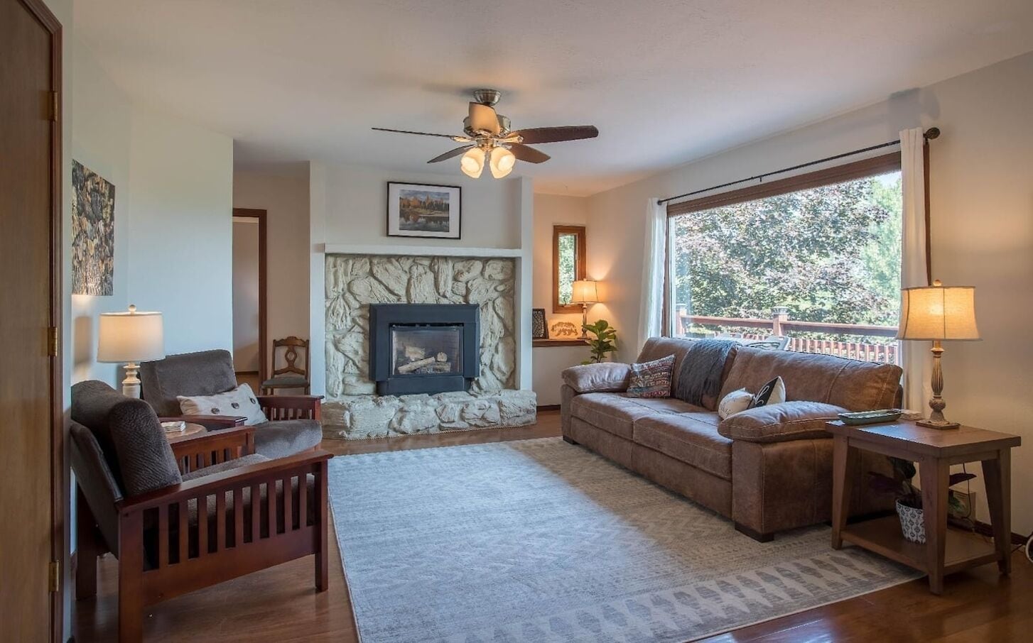 TV, fireplace, offices