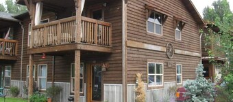 Cozy condo located in central Missoula on the Milwaukee Path bike trail.