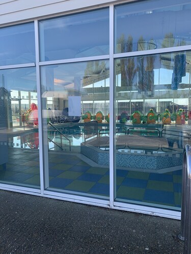 Caravan - Sleeps 6 - Parking, Pool, Facilities