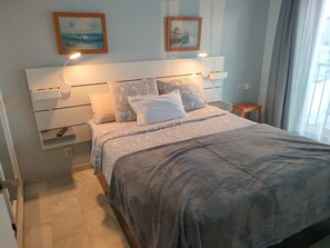 Fer et planche à repasser, Wi-Fi gratuit, draps fournis