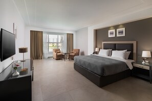 Minibar, coffres-forts dans les chambres, bureau, chambres insonorisées