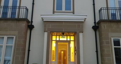 Ground floor flat in town centre with parking and outdoor space