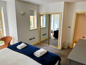 3 slaapkamers, een strijkplank/strijkijzer, reisbedje, gratis wifi