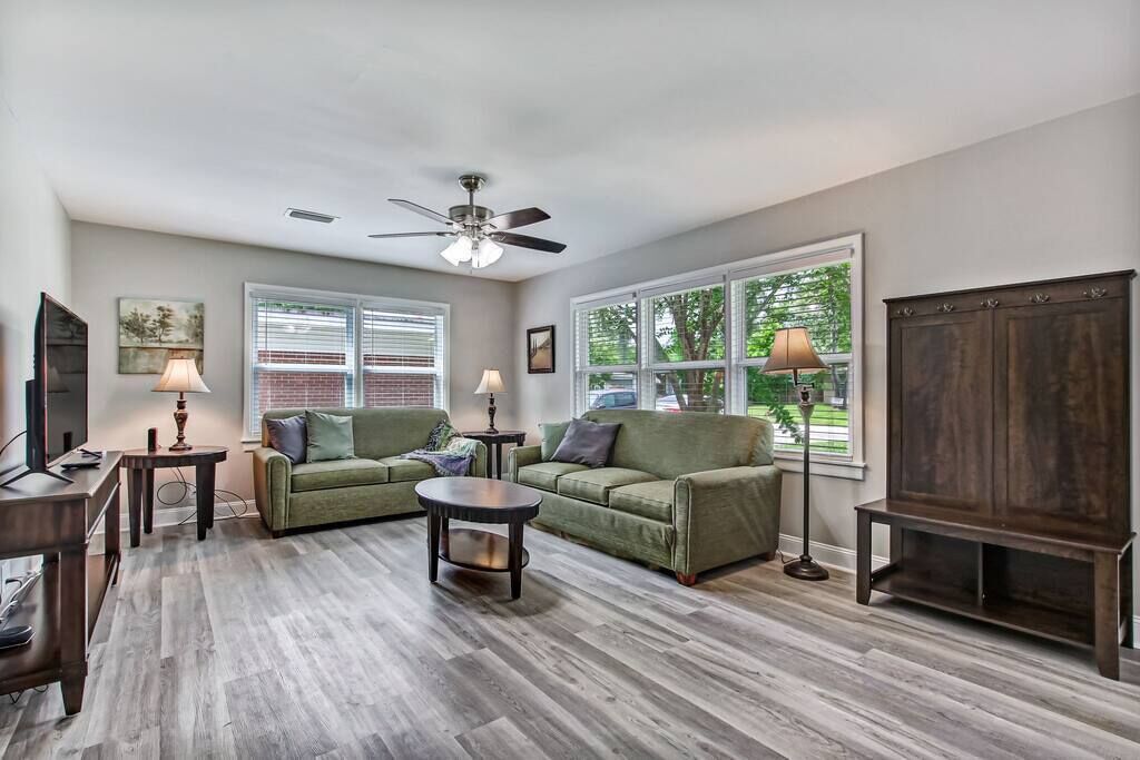 Spacious & Modern 3 Bedrm Home Across from NAS Jax