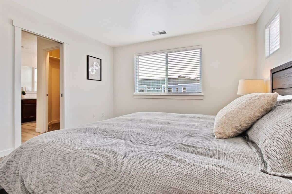 3 bedrooms, iron/ironing board, travel cot, WiFi