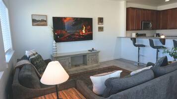 TV, Netflix, Hulu, streaming services