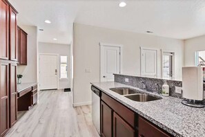 Fridge, microwave, oven, stovetop - Charming Centrally Located Treasure Valley Custom (Nampa)