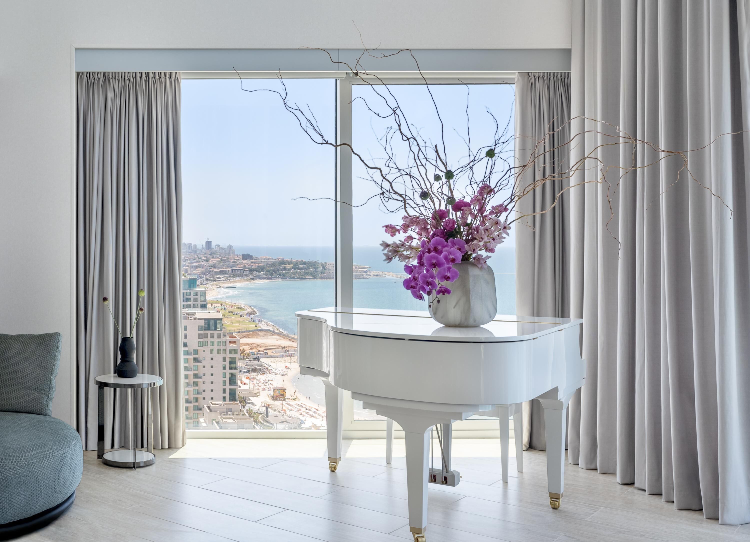 1 bedroom, premium bedding, down duvets, minibar