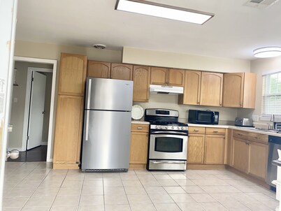 5 Stars Very Safe. Clean & Comfy, Walkable Area