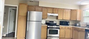 5 Stars Very Safe. Clean & Comfy, Walkable Area