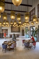 Se sirven desayunos y cocina internacional (con vistas al jardín)