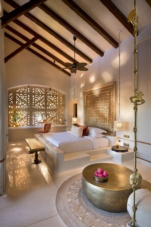 Hochwertige Bettwaren, Minibar, Zimmersafe, Schreibtisch