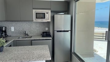 KylskÄp, mikrovÄgsugn, ugn och spishÀll