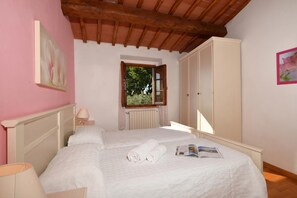 Maison Lune de Miel, plusieurs chambres, 2 salles de bains, côté montagne (Casa Citille)