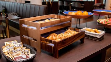 Desayuno continental (SEK 150 por persona)