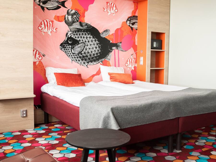 Stylish Twin Room | In-room safe, desk, soundproofing, free WiFi