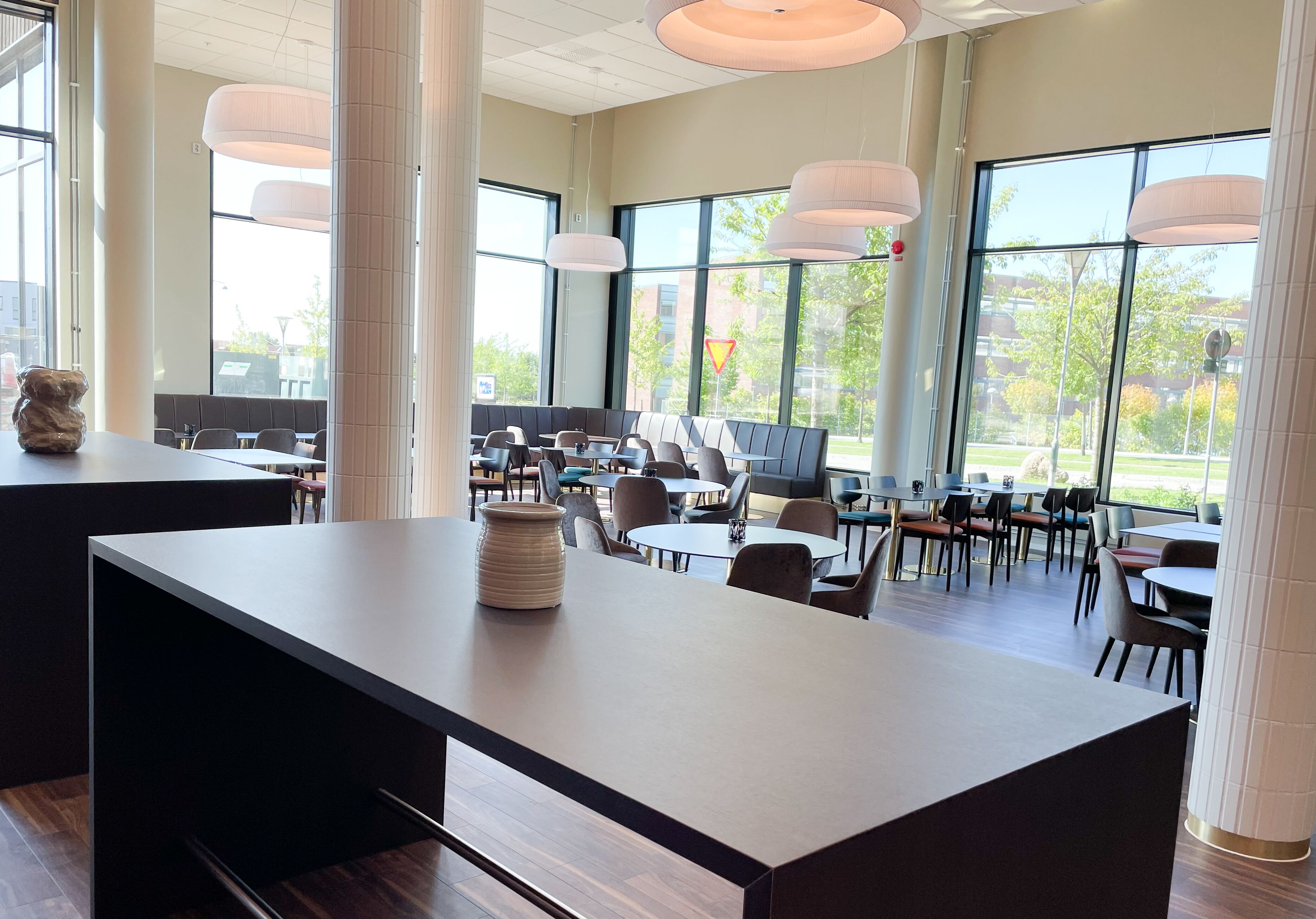 อาหารเช้าแบบคอนติเนนทัลทุกวัน (SEK 150 ต่อคน)