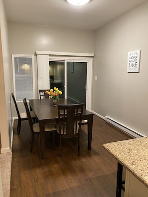 Dining - Mountain gateway in the beautiful Lake Harmony (lake harmony)