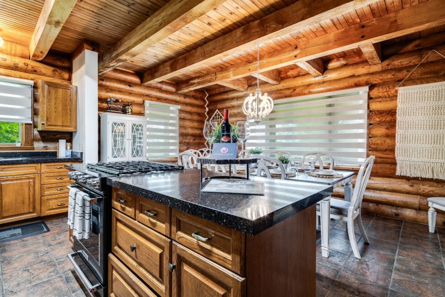 Kylskåp, mikrovågsugn, ugn och spishäll