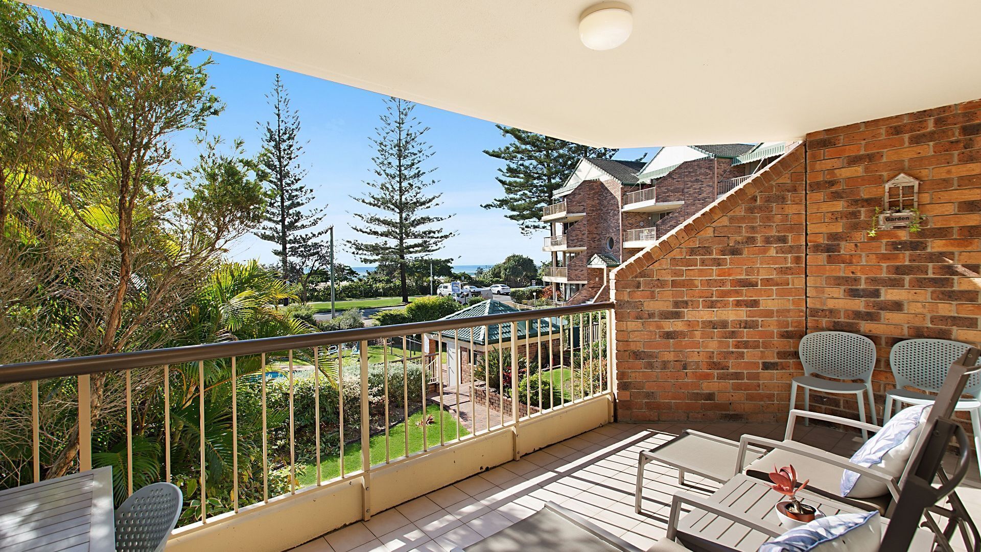 San Chelsea 16 - Beachfront Bilinga - Linen Provded!