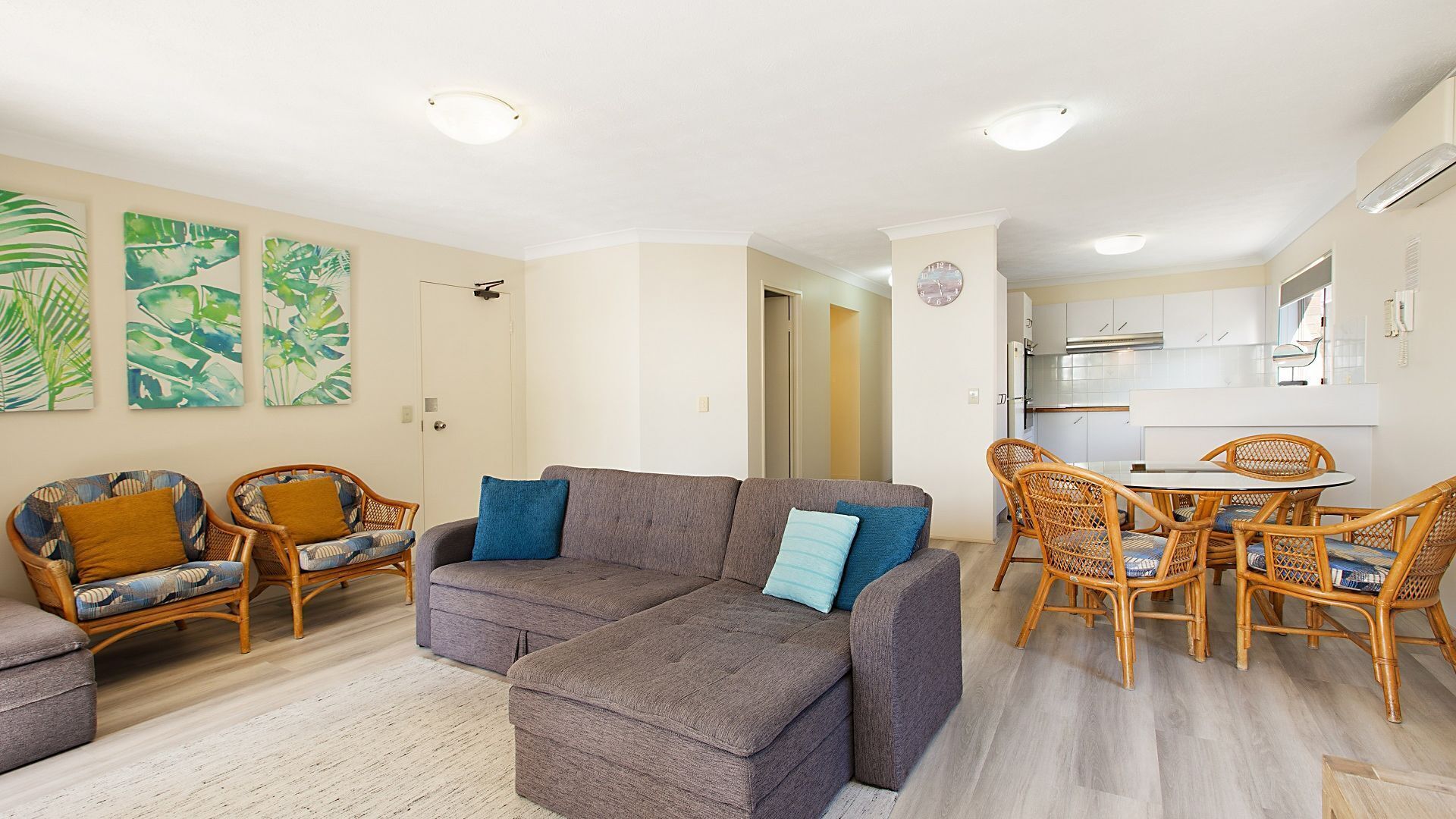 San Chelsea 16 - Beachfront Bilinga - Linen Provded! — image 7