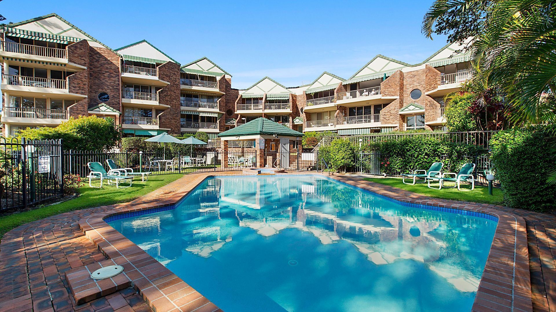 San Chelsea 16 - Beachfront Bilinga - Linen Provded! — image 5