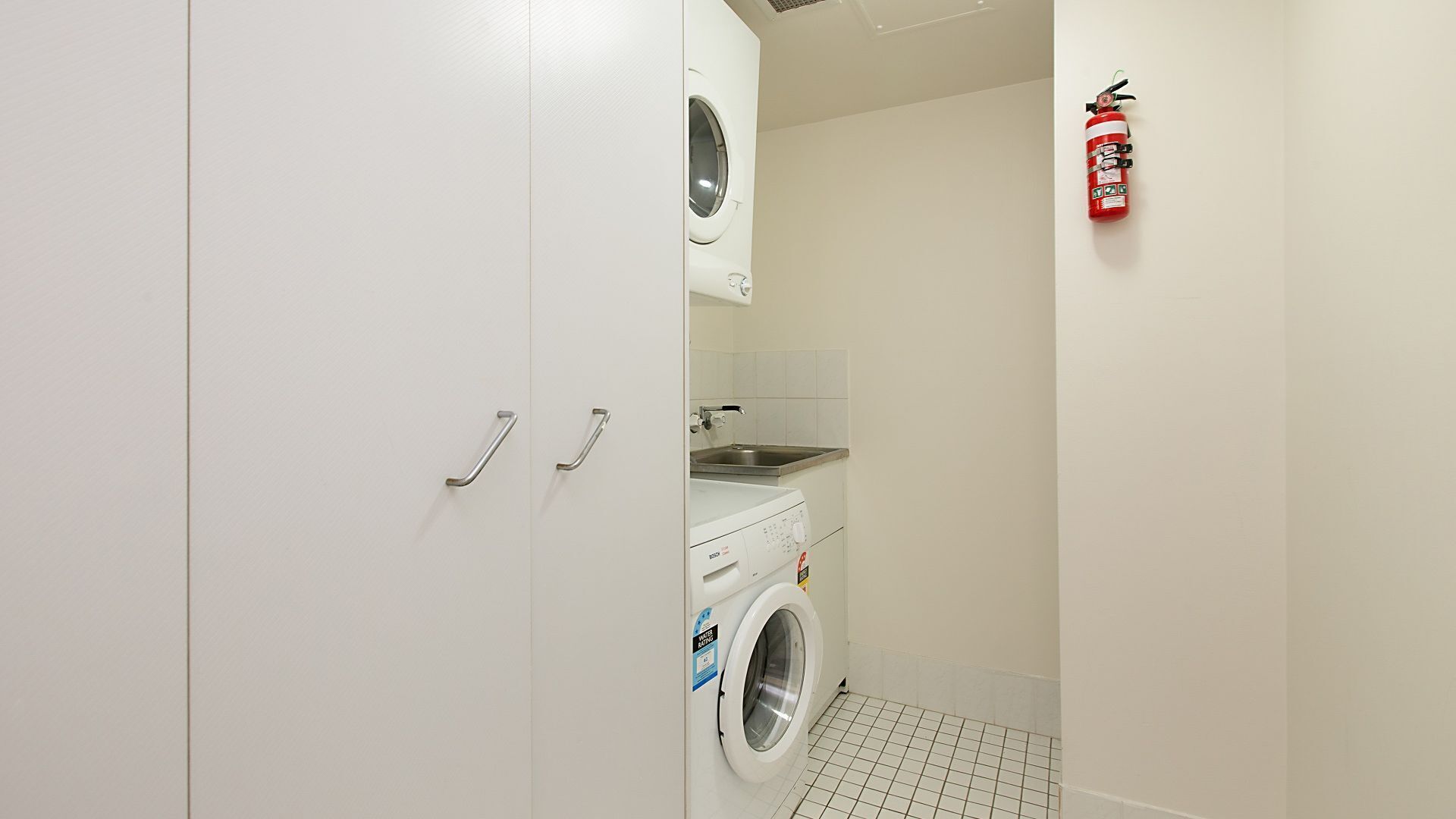 San Chelsea 16 - Beachfront Bilinga - Linen Provded! — image 3