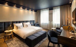 In-room safe, individually furnished, desk, free WiFi - Maison Viktoria Augsburg (Augsburg)