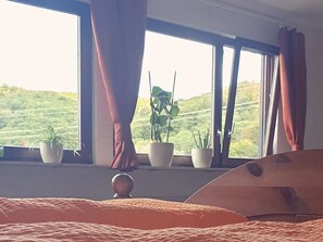 4 Schlafzimmer, Zimmersafe, Schreibtisch, Bügeleisen/Bügelbrett