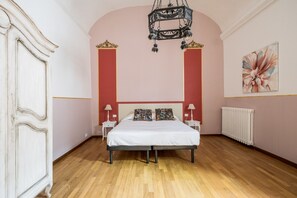 5 bedrooms, iron/ironing board, free WiFi, bed sheets