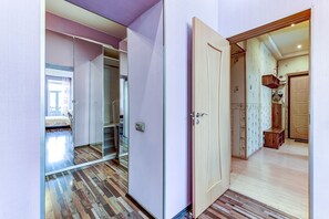 2 bedrooms, desk, iron/ironing board, free WiFi