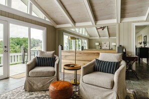 TV, lareira, pebolim