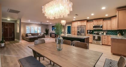 Relaxing 4 Bdrm Retreat in the Heart of Scottsdale