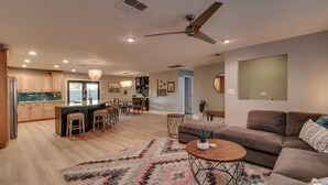 Studio (4 Bedrooms) | Oppholdsområde