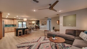 Studio (4 Bedrooms) | Aire de séjour
