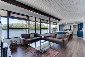 TV, fireplace, offices