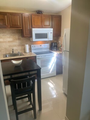 Private kitchen - Amazing one bedroom apartment <br>Close to Beaches,mall and nice restaurants  (North Miami Beach)