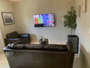 Interior - Amazing one bedroom apartment <br>Close to Beaches,mall and nice restaurants  (North Miami Beach)
