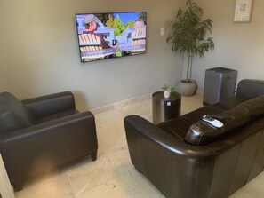 Living area - Amazing one bedroom apartment <br>Close to Beaches,mall and nice restaurants  (North Miami Beach)