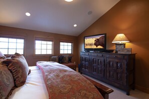 5 bedrooms, desk, iron/ironing board, free WiFi