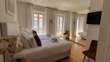 6 chambres, coffres-forts dans les chambres, bureau