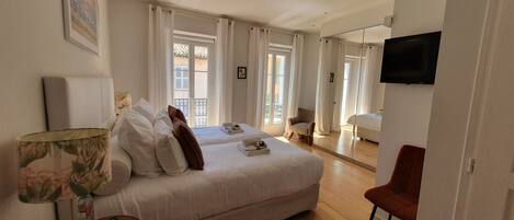 6 bedrooms, in-room safe, desk, iron/ironing board