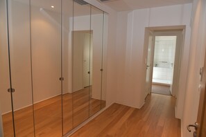 Interior - Large 4-star villa, 2 terraces, 100m from Palais des Festivals and beaches (Cannes)