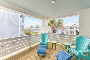 Terrace/patio - Mustang Island vacation home, access to beach & community pool (Port Aransas)