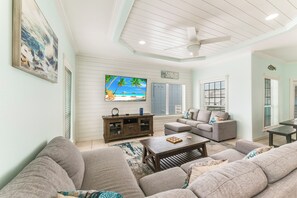 TV, table tennis - Mustang Island vacation home, access to beach & community pool (Port Aransas)