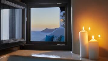 Deluxe Villa, 1 Queen Bed, Sea View (Starry Sky Cave) | 1 bedroom, hypo-allergenic bedding, in-room safe, desk