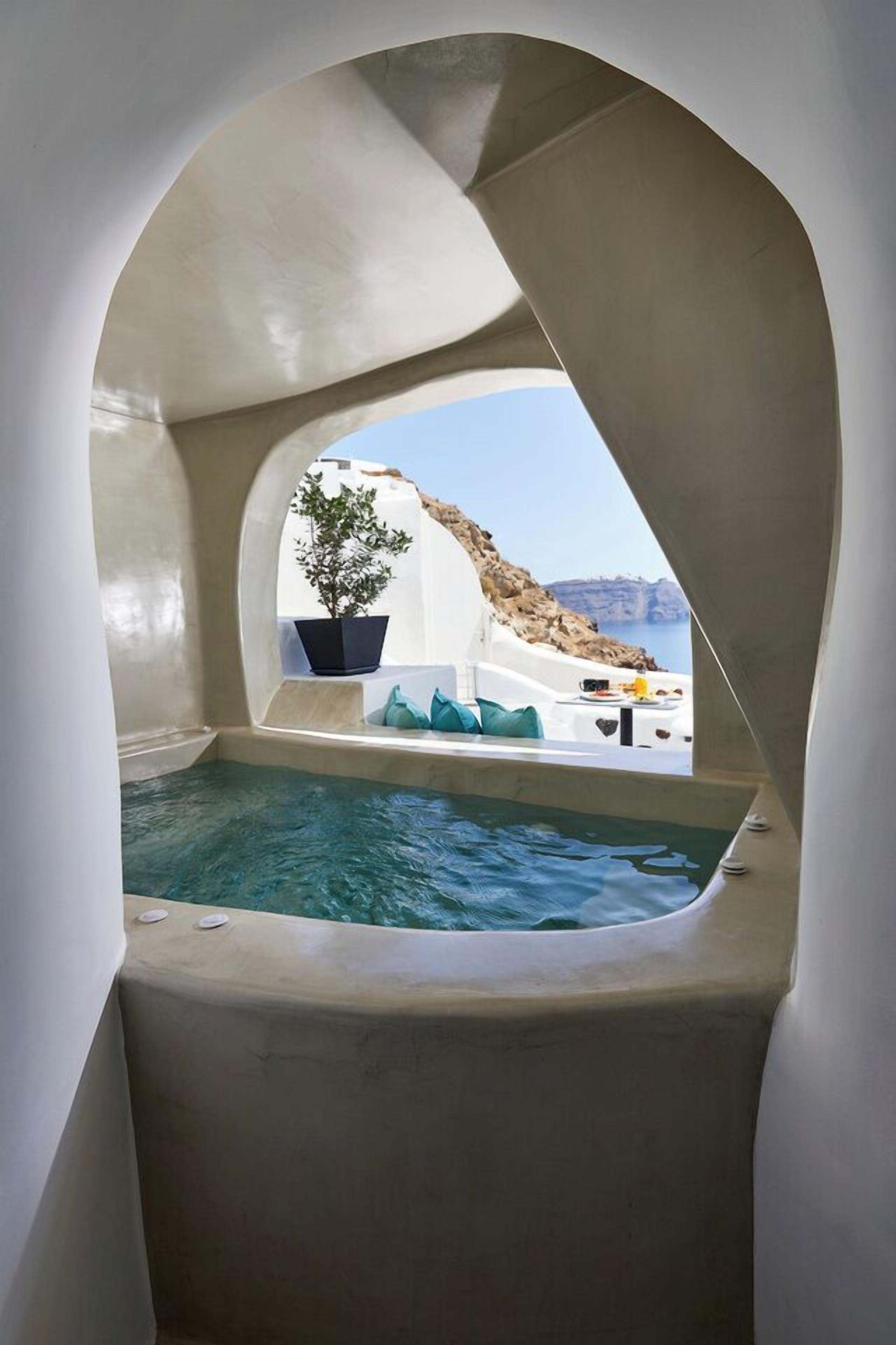 Private spa tub